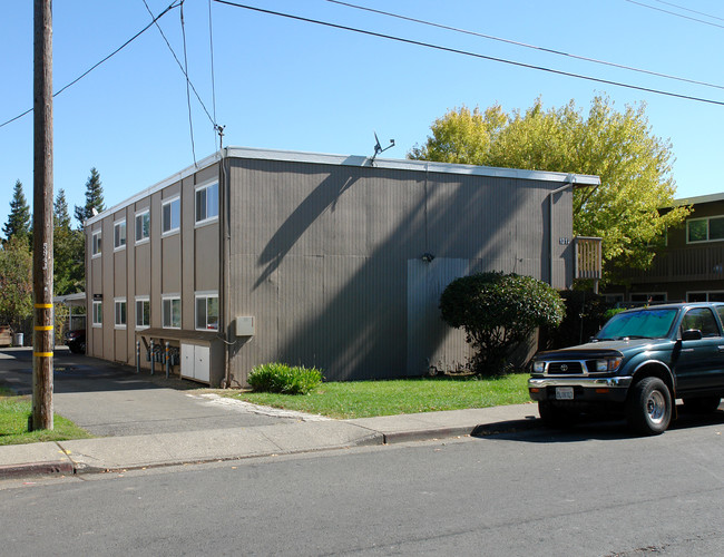 1314 Leafwood Dr in Novato, CA - Foto de edificio - Building Photo