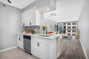 216 N Wells St in Chicago, IL - Building Photo