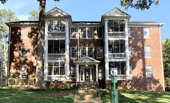 1324 Briarcliff Road in Atlanta, GA - Foto de edificio - Building Photo