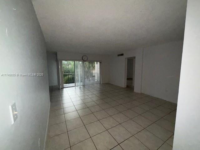 6904 N Kendall Dr in Miami, FL - Building Photo