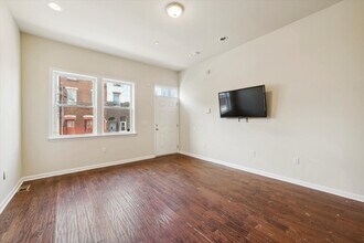 1815 W Montgomery Ave in Philadelphia, PA - Building Photo - Building Photo