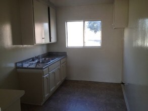 00076-609 in Los Angeles, CA - Building Photo - Interior Photo
