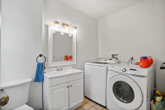 140 D St, Unit D ST 2 in Boston, MA - Building Photo - Building Photo