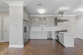 2400 W Warner Ave in Chicago, IL - Foto de edificio - Building Photo