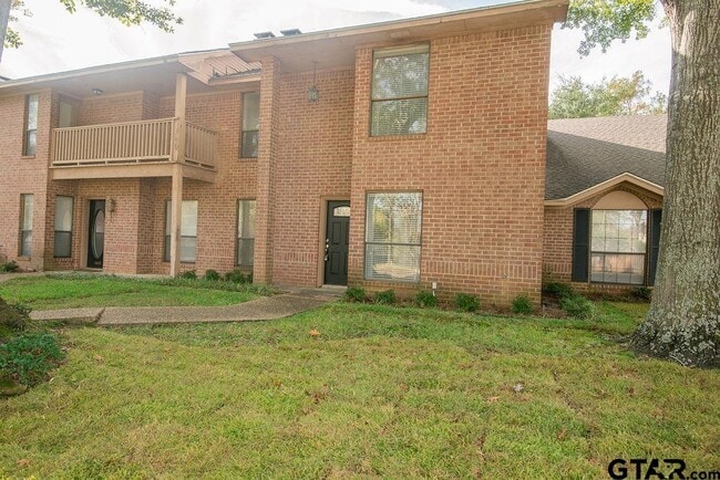 5903 Hollytree Dr