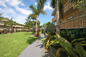 Ashley Place Apartments in North Miami, FL - Building Photo - Building Photo