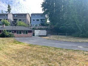 3533 NE 17th Pl in Renton, WA - Foto de edificio - Building Photo