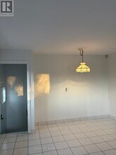 1987 Cochrane St in Ottawa, ON - Building Photo - Building Photo