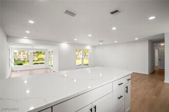 4293 Island Cir in Ft. Myers, FL - Building Photo - Building Photo