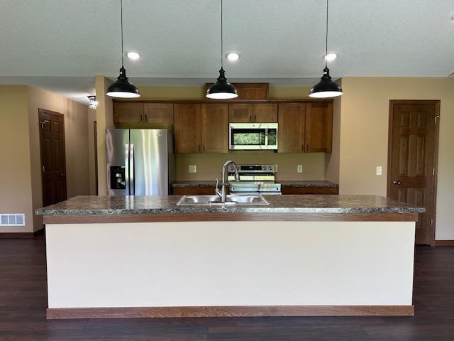 1560 Gray Fox Dr NE in Owatonna, MN - Building Photo - Building Photo
