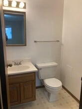 1727 N Grandview Ln in Bismarck, ND - Building Photo - Building Photo