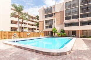 6800 Cypress Rd, Unit 512 in Plantation, FL - Building Photo