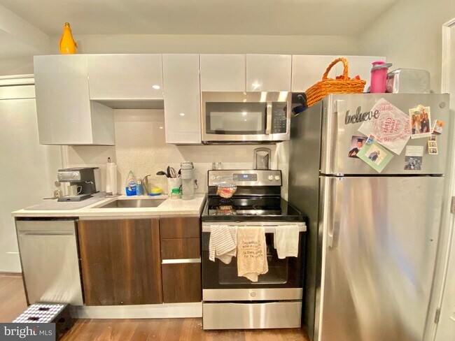 property at 2010 Walnut St