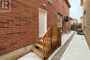 5463 Fudge Terrace in Mississauga, ON - Building Photo