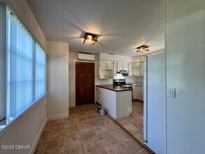 543 Jacobsen Ave in Holly Hill, FL - Building Photo - Building Photo