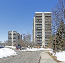 McDonnell Tower in Southfield, MI - Foto de edificio - Building Photo
