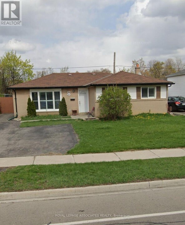 264 Avondale Blvd in Brampton, ON - Building Photo