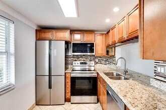 9080 Lime Bay Blvd in Tamarac, FL - Building Photo - Building Photo
