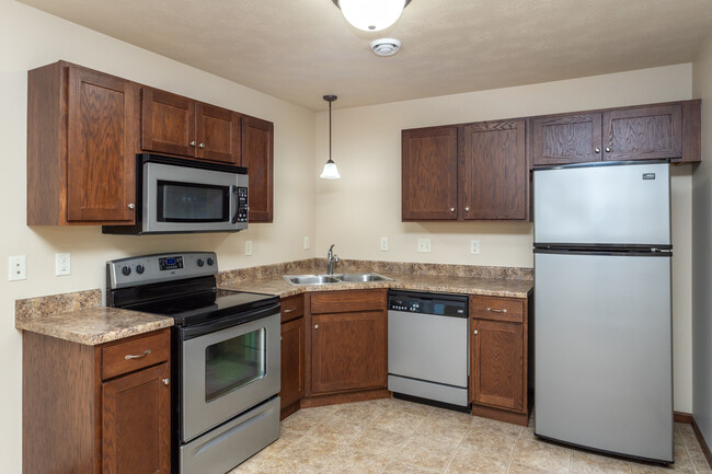 Boulder Pointe Townhomes in Sioux Falls, SD - Building Photo - Interior Photo