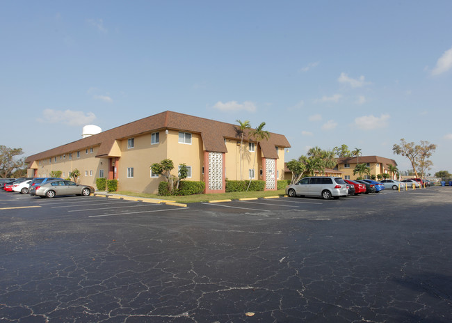 Casa di Roma Apartments in Oakland Park, FL - Building Photo - Building Photo