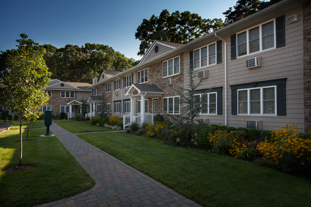 Fairfield Plaza West At West Sayville in West Sayville, NY - Building Photo