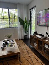 741 Stirling Rd, Unit B2 in Dania Beach, FL - Building Photo - Building Photo