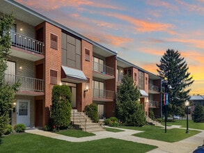 Ambassador Apartments in Philadelphia, PA - Foto de edificio - Building Photo