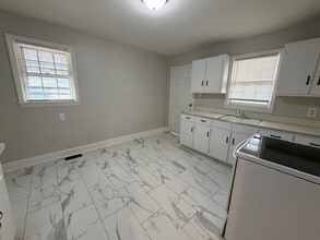 3806 Wooddale Ln in Greensboro, NC - Foto de edificio - Building Photo