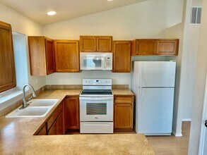 204 N Armstrong Ct in Deer Park, WA - Building Photo - Building Photo