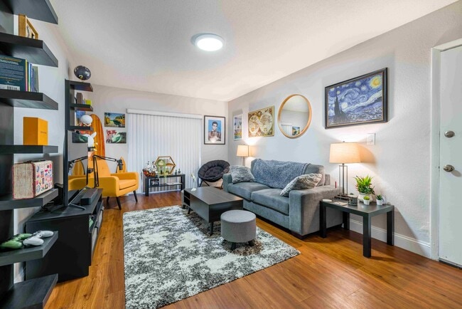 Ashley Place Apartments in North Miami, FL - Foto de edificio - Building Photo