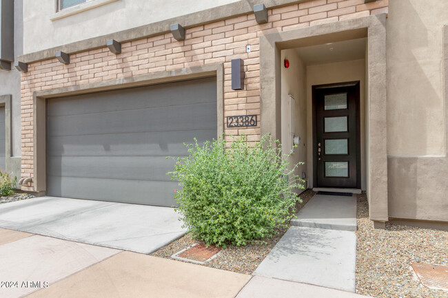 23386 73rd Way in Scottsdale, AZ - Foto de edificio - Building Photo