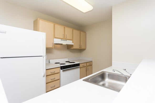 Potomac Woods Senior Living in Woodbridge, VA - Foto de edificio - Building Photo