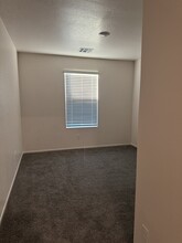 6086 Lily Gdn St in North Las Vegas, NV - Building Photo - Building Photo