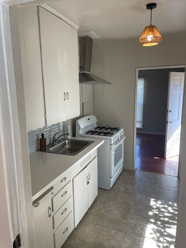 3810 York Blvd in Los Angeles, CA - Building Photo - Building Photo