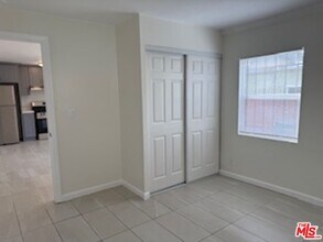 1241 E 80th St in Los Angeles, CA - Building Photo - Building Photo