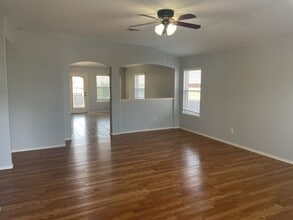 3208 Clinton Pl in Round Rock, TX - Foto de edificio - Building Photo