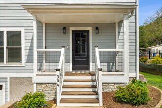 304 Magnolia Ridge Rd in Swannanoa, NC - Building Photo - Building Photo