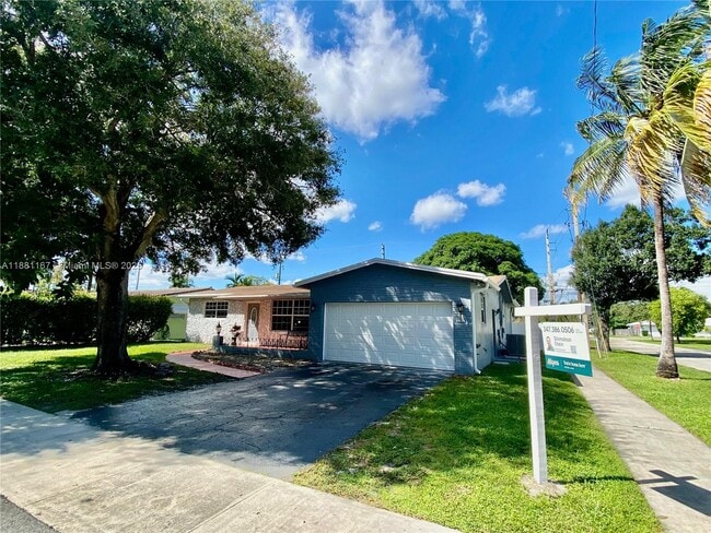 4801 Washington St in Hollywood, FL - Building Photo - Building Photo