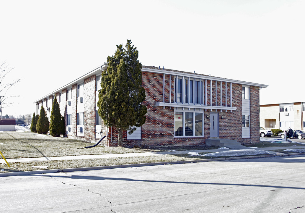 Arbor Apartments in Kenosha, WI - Building Photo