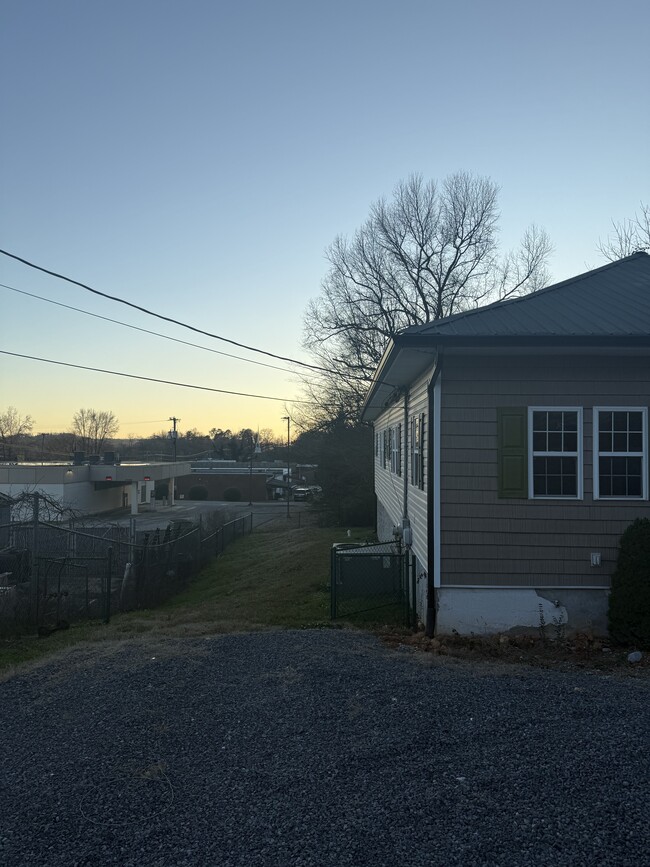 106 Crawley Rd, Unit A in Soddy Daisy, TN - Foto de edificio - Building Photo