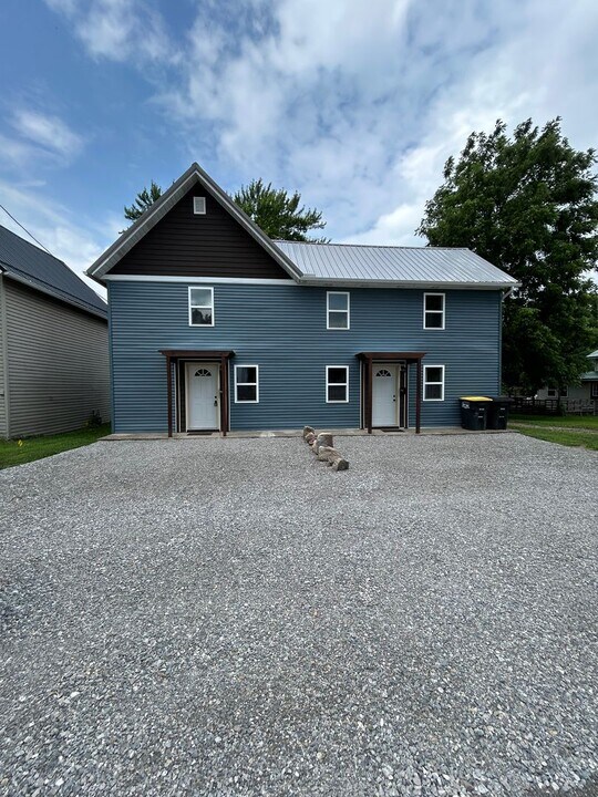 307 N Sycamore St in Lagrange, IN - Foto de edificio