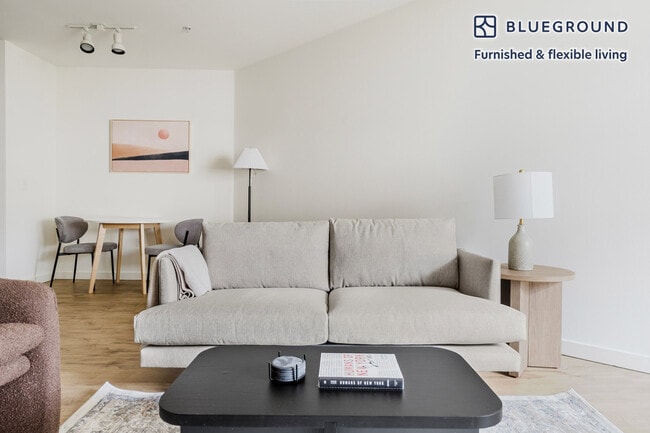 362 Bellevue Way NE, Unit SI FL5-ID974 in Bellevue, WA - Building Photo - Building Photo