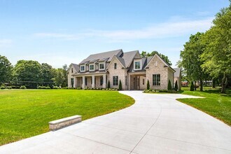 8115 Devens Dr in Brentwood, TN - Building Photo - Building Photo