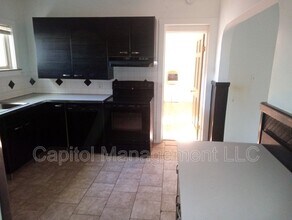 1126 Seymour Ave in Lansing, MI - Building Photo - Building Photo