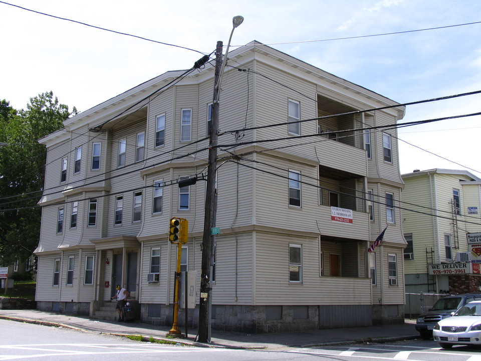 170-172 Riverside St in Lowell, MA - Building Photo