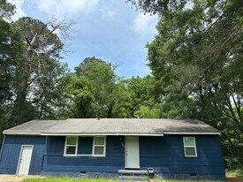 5421 Crepe Myrtle Dr in Jackson, MS - Building Photo