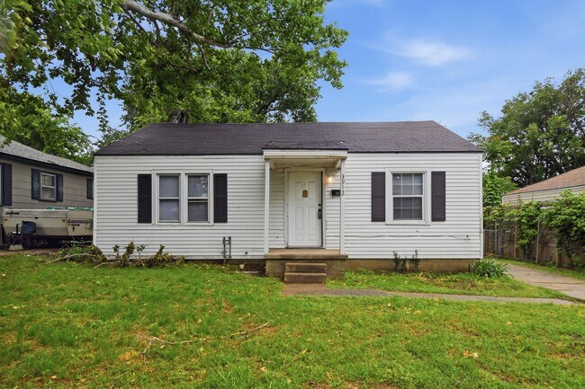 property at 3912 E Admiral Ct