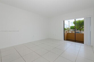 17530 NW 68th Ave in Hialeah, FL - Building Photo - Building Photo