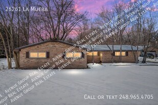 26261 La Muera St in Farmington Hills, MI - Building Photo