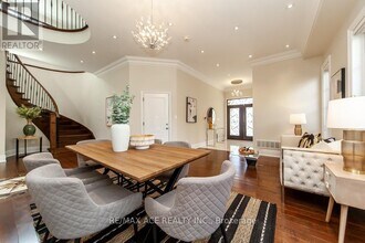 11 Ashdean Dr in Toronto, ON - Building Photo - Building Photo